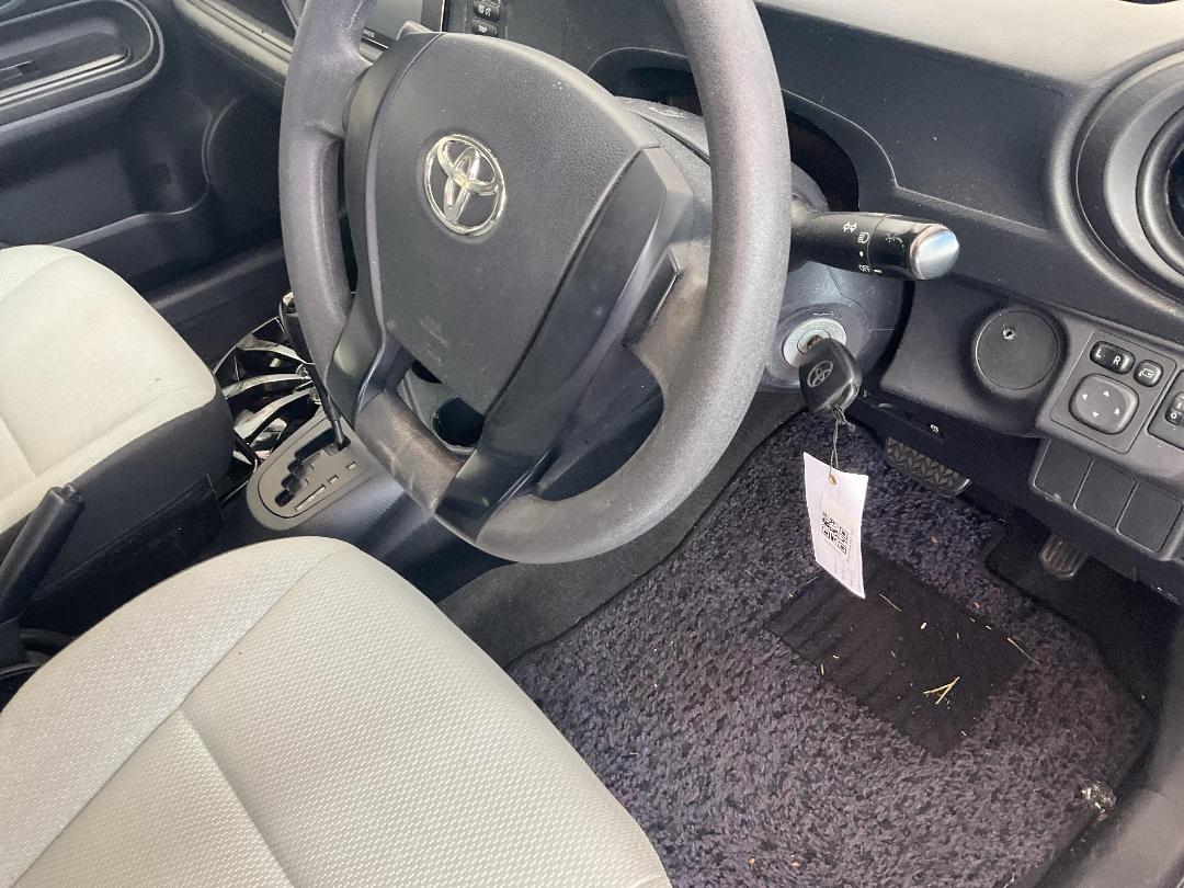 Photo '11' of Toyota Aqua Hybrid