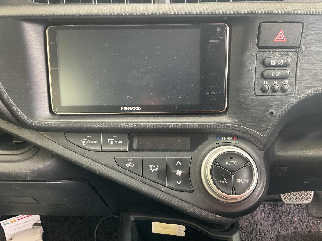 Photo '13' of Toyota Aqua Hybrid