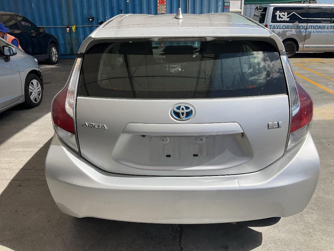 Photo '14' of Toyota Aqua Hybrid