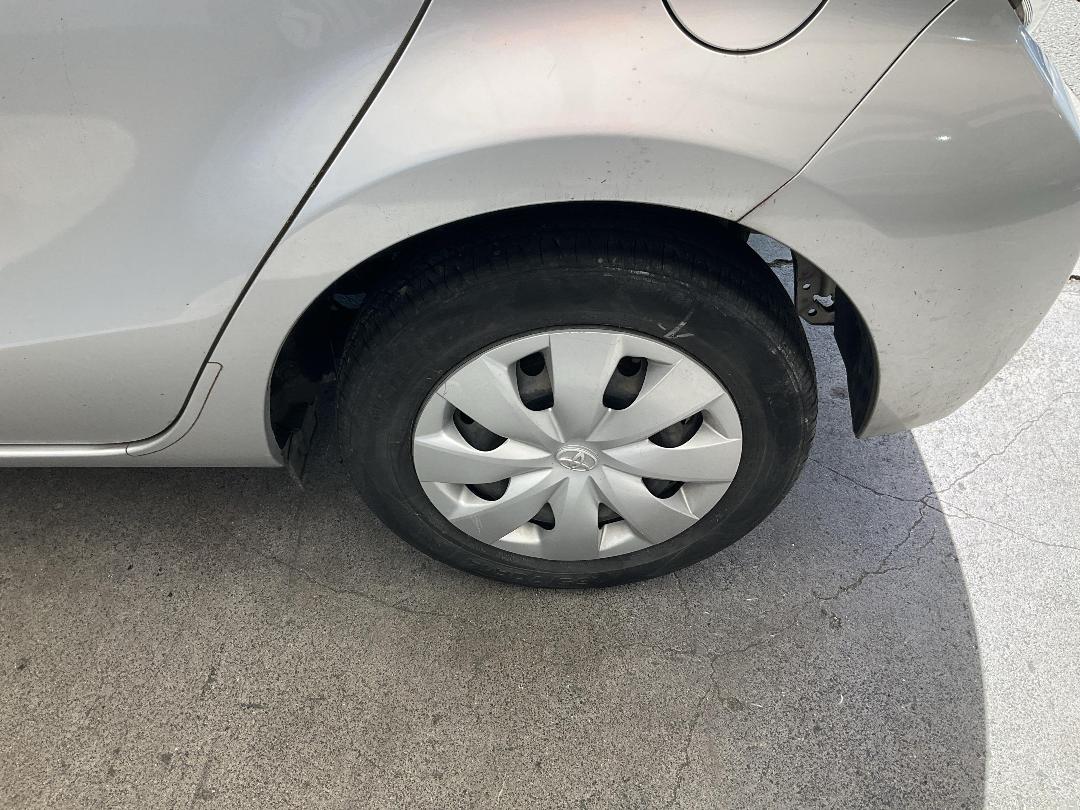 Photo '12' of Toyota Aqua Hybrid