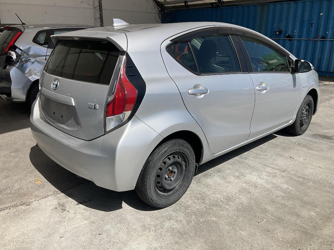 Photo '16' of Toyota Aqua Hybrid