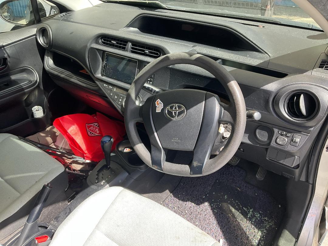 Photo '20' of Toyota Aqua Hybrid