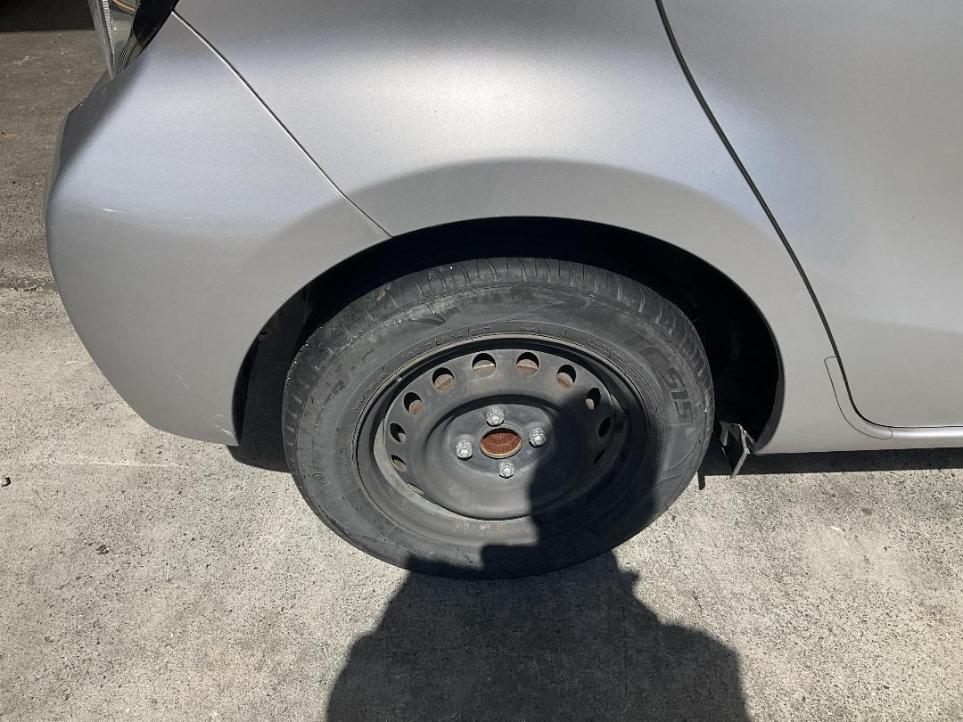 Photo '17' of Toyota Aqua Hybrid