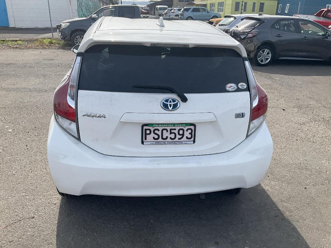 Photo '5' of Toyota Aqua Hybrid