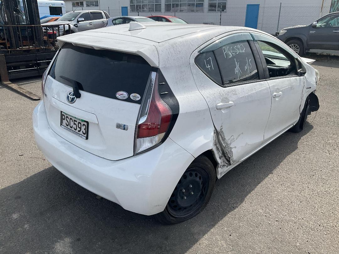 Photo '6' of Toyota Aqua Hybrid