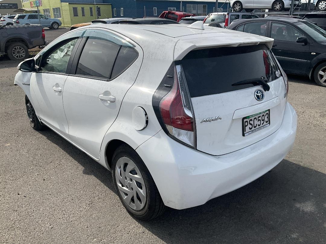 Photo '4' of Toyota Aqua Hybrid