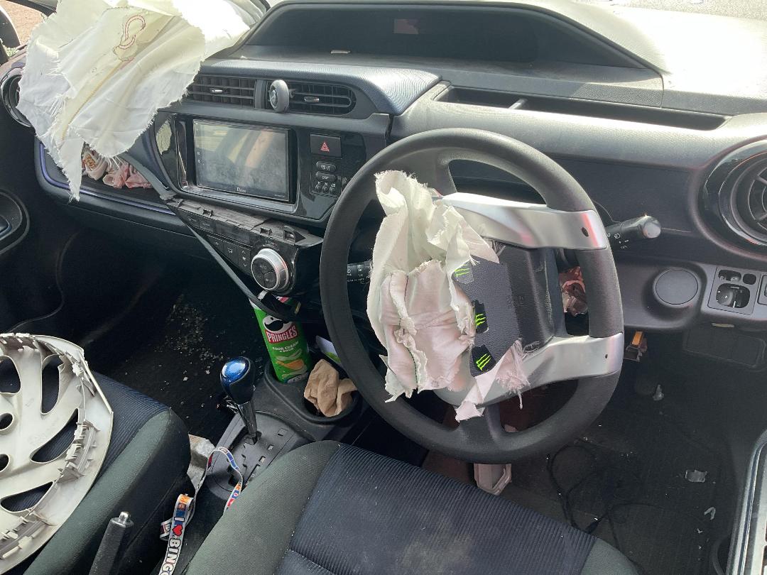 Photo '13' of Toyota Aqua Hybrid