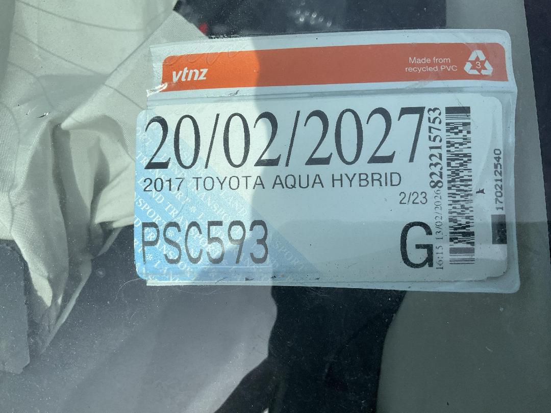 Photo '17' of Toyota Aqua Hybrid