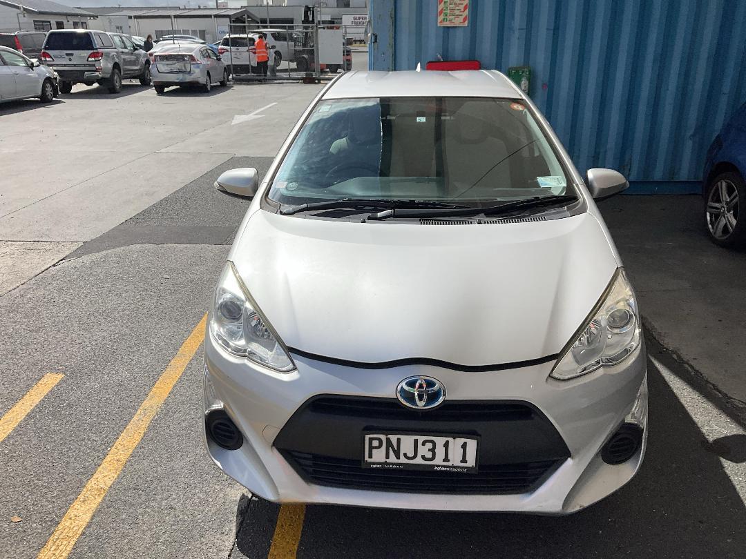 Photo '3' of Toyota Aqua Hybrid