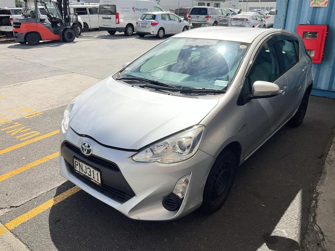 Photo '4' of Toyota Aqua Hybrid