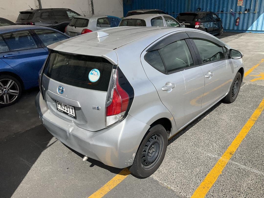 Photo '11' of Toyota Aqua Hybrid