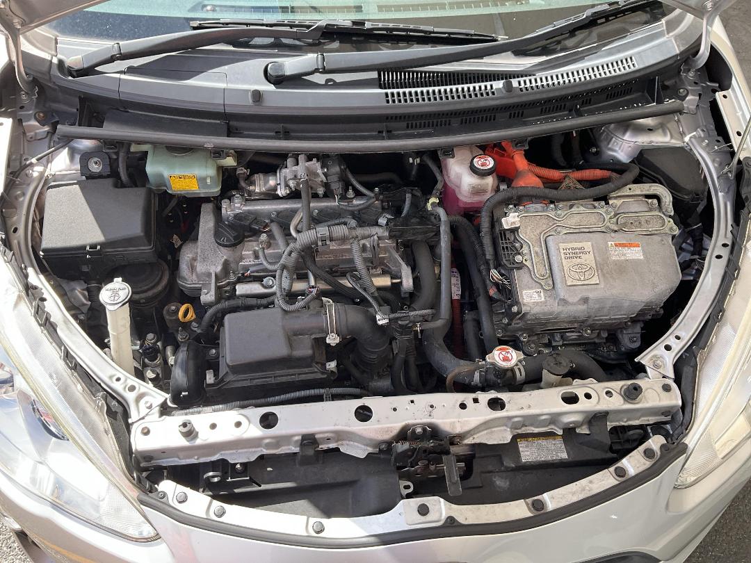 Photo '14' of Toyota Aqua Hybrid