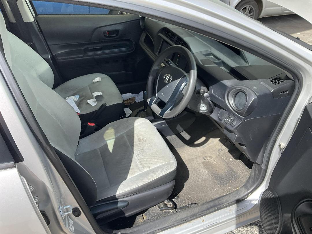 Photo '18' of Toyota Aqua Hybrid