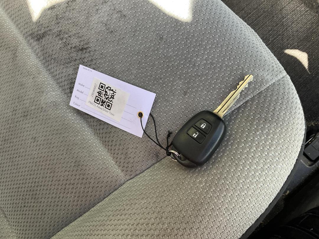 Photo '17' of Toyota Aqua Hybrid