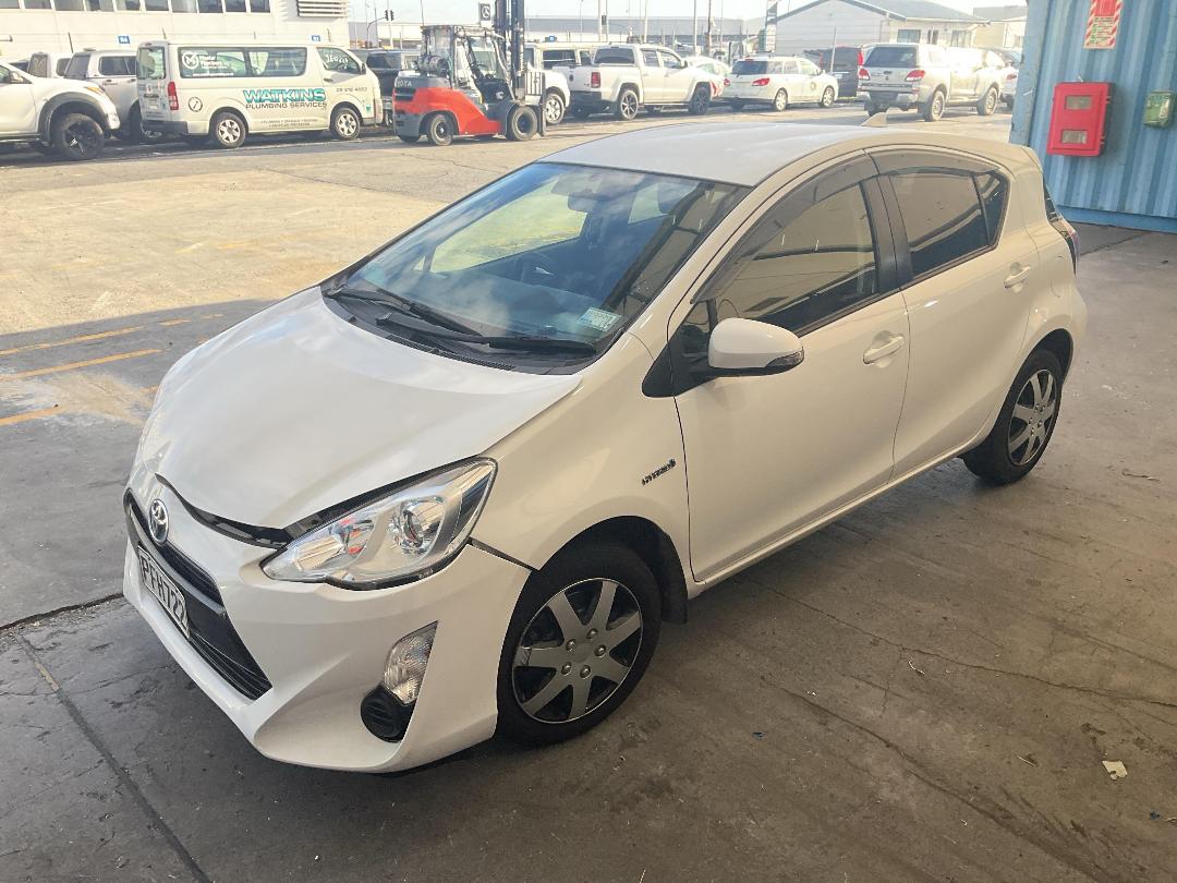 Photo '6' of Toyota Aqua Photo '6' of Toyota Aqua