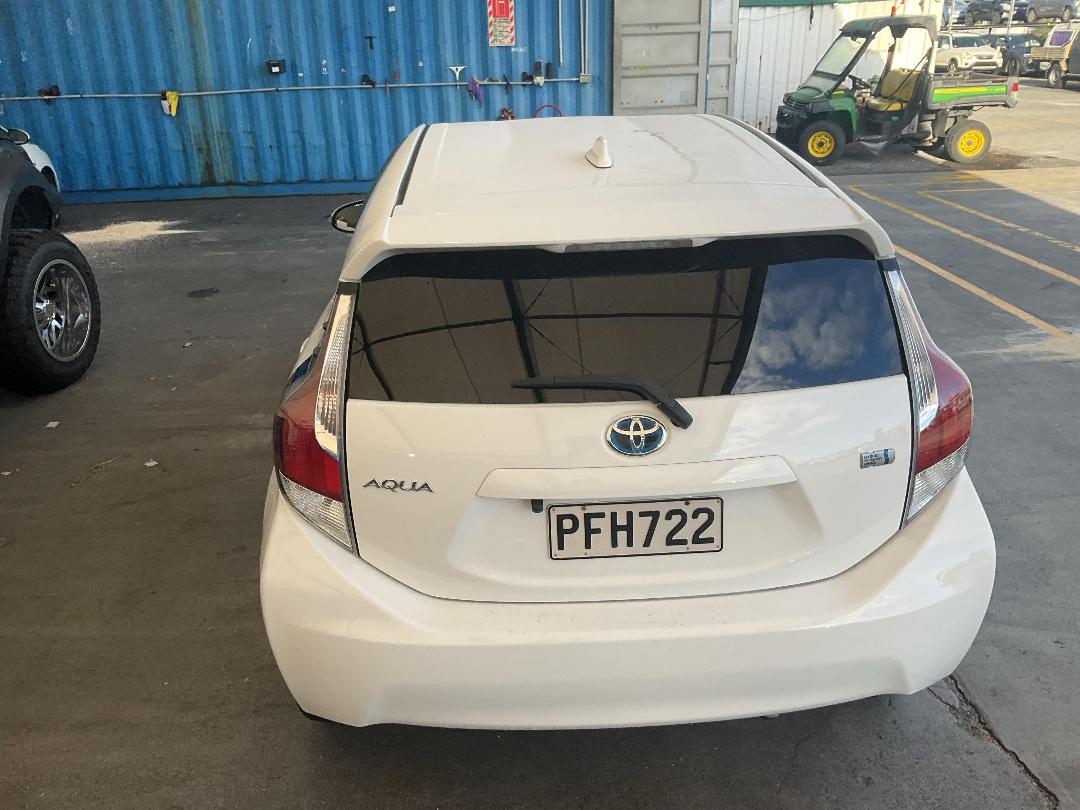 Photo '11' of Toyota Aqua Photo '11' of Toyota Aqua