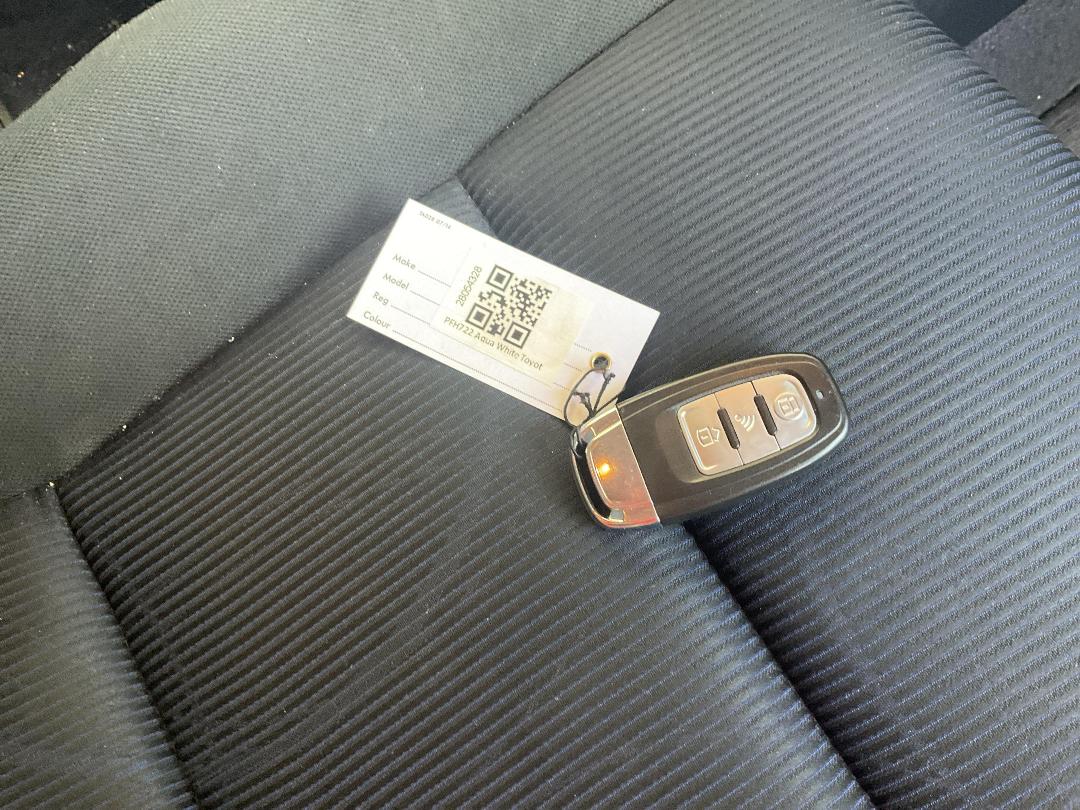 Photo '19' of Toyota Aqua Photo '19' of Toyota Aqua