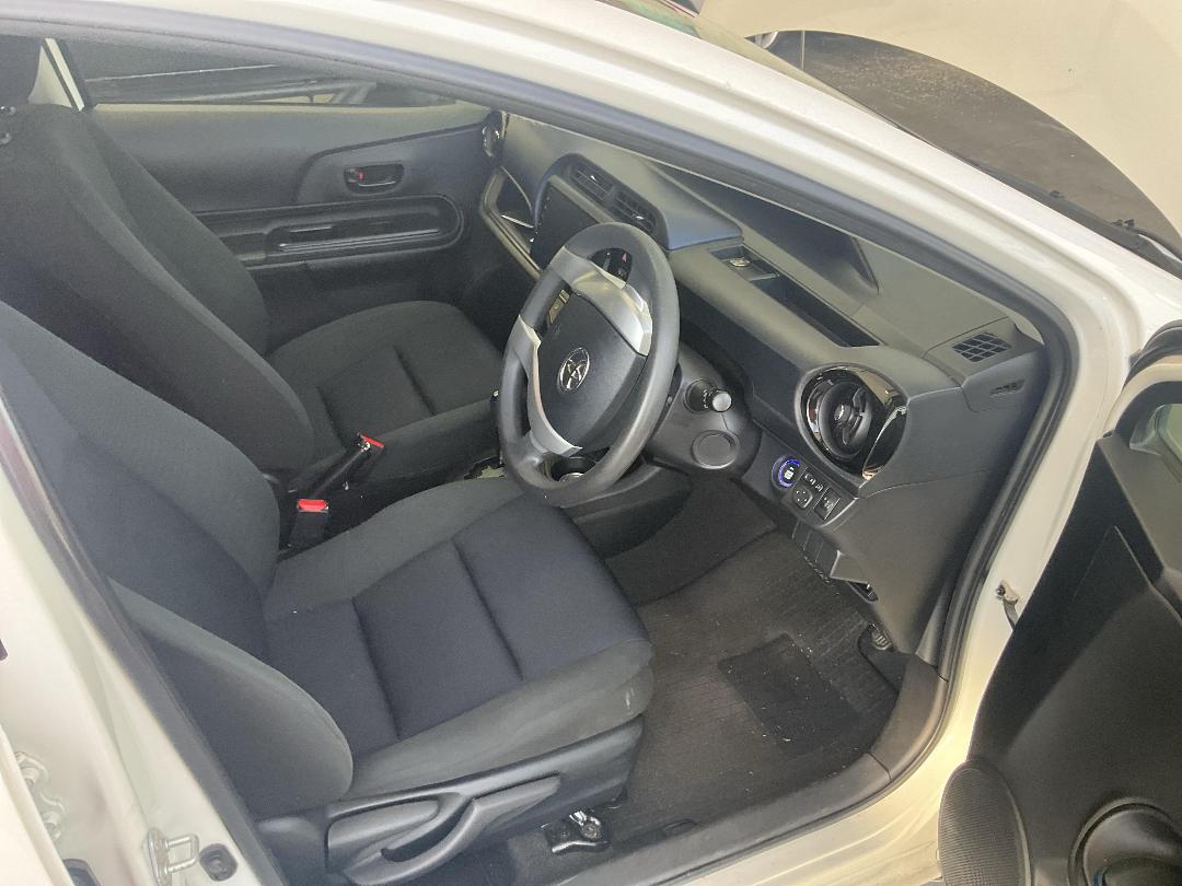 Photo '20' of Toyota Aqua Photo '20' of Toyota Aqua