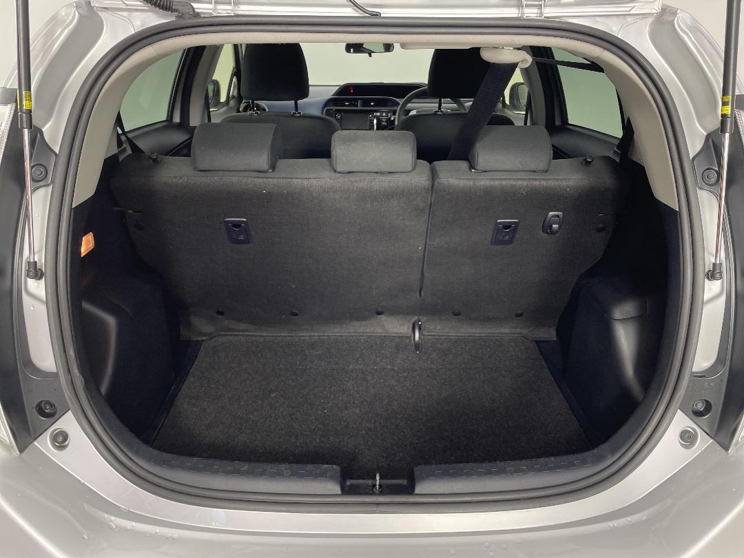 Photo '14' of Toyota Aqua Photo '14' of Toyota Aqua