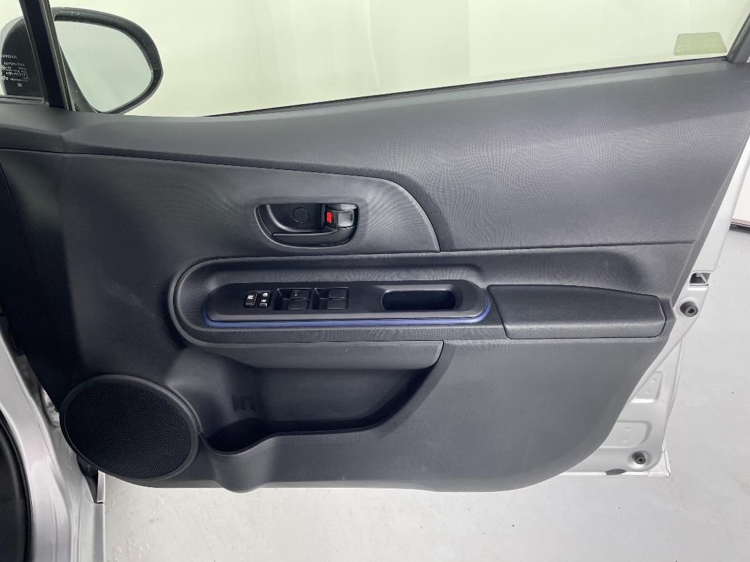 Photo '15' of Toyota Aqua Photo '15' of Toyota Aqua