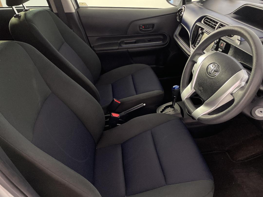 Photo '16' of Toyota Aqua Photo '16' of Toyota Aqua