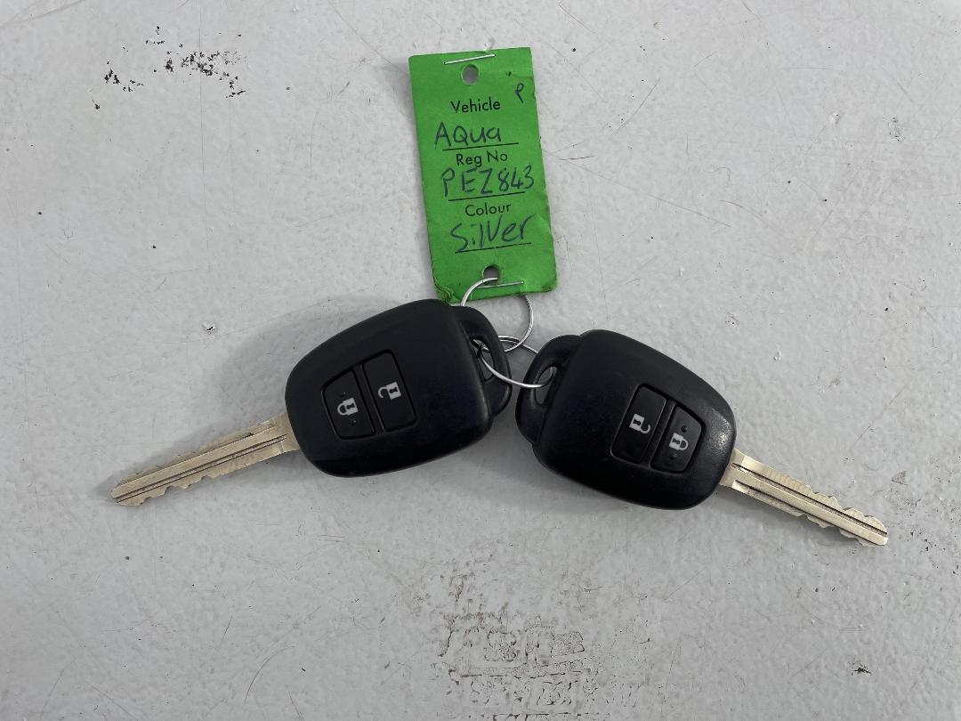 Photo '22' of Toyota Aqua Photo '22' of Toyota Aqua