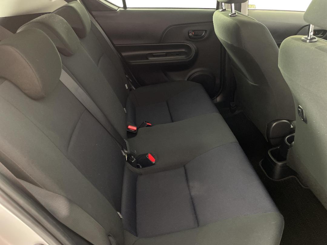 Photo '20' of Toyota Aqua Photo '20' of Toyota Aqua