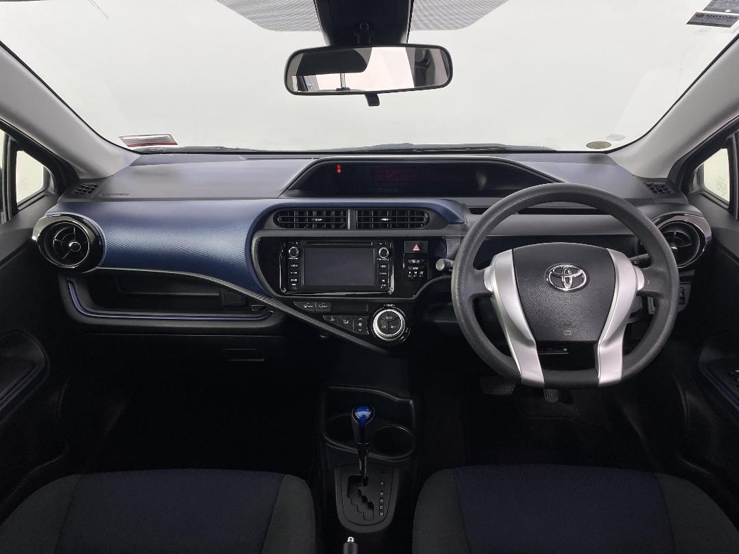 Photo '17' of Toyota Aqua Photo '17' of Toyota Aqua