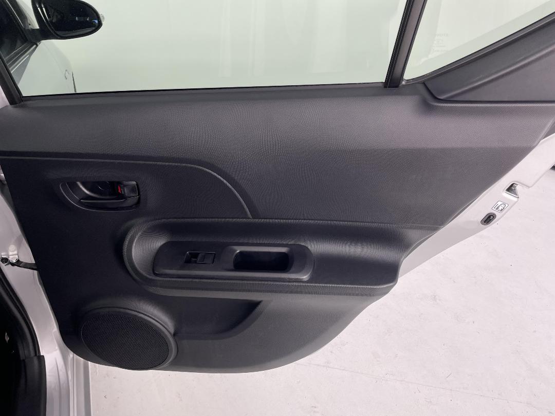 Photo '19' of Toyota Aqua Photo '19' of Toyota Aqua