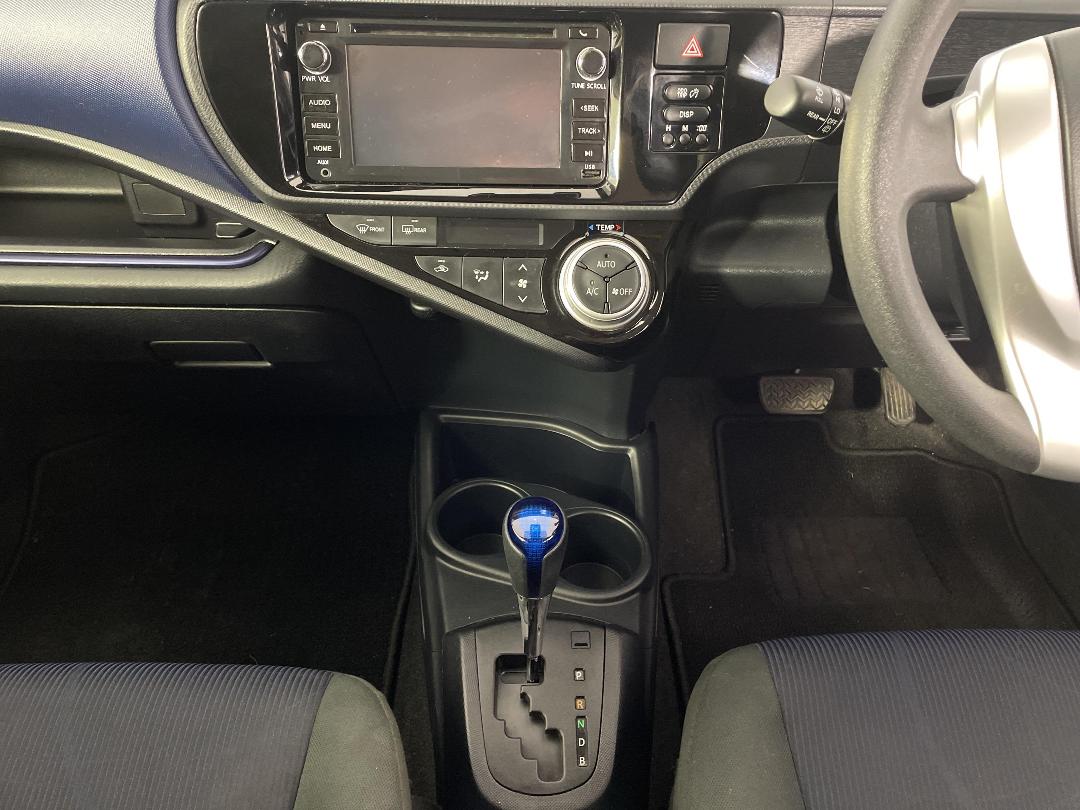 Photo '18' of Toyota Aqua Photo '18' of Toyota Aqua