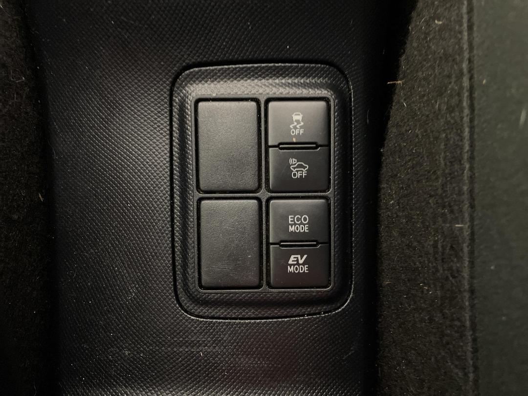 Photo '23' of Toyota Aqua Photo '23' of Toyota Aqua