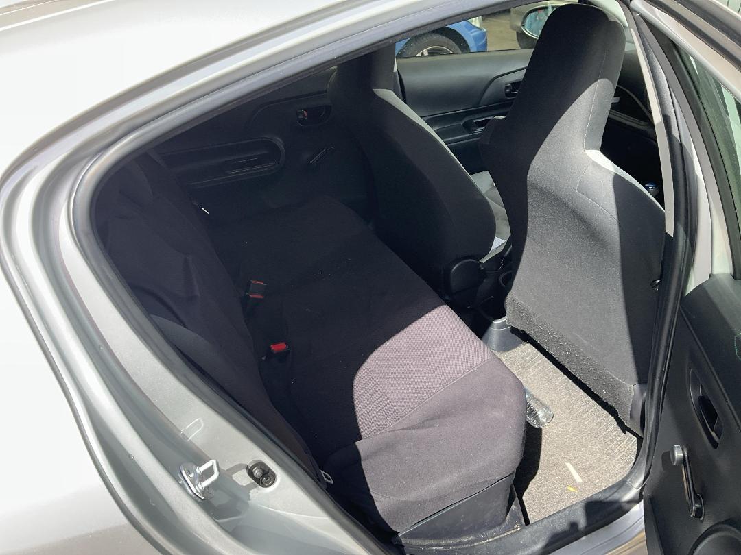 Photo '18' of Toyota Aqua Hybrid Photo '18' of Toyota Aqua Hybrid