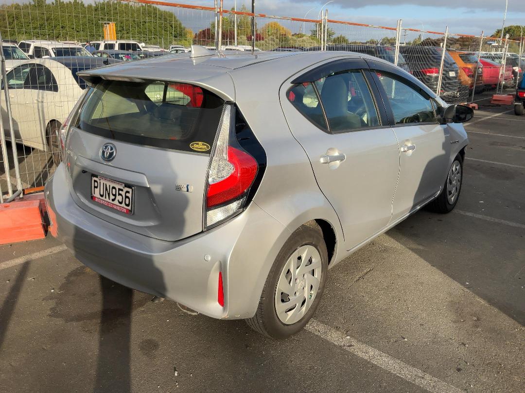 Photo '4' of Toyota Aqua Hybrid