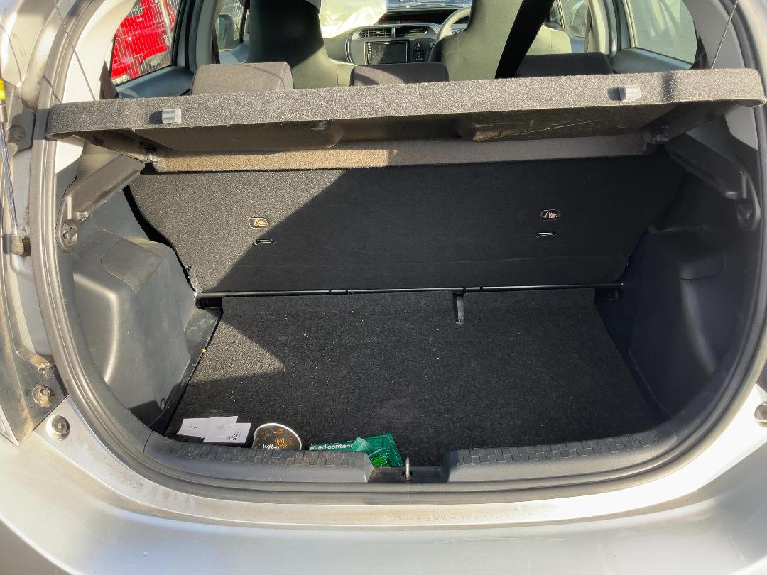 Photo '6' of Toyota Aqua Hybrid