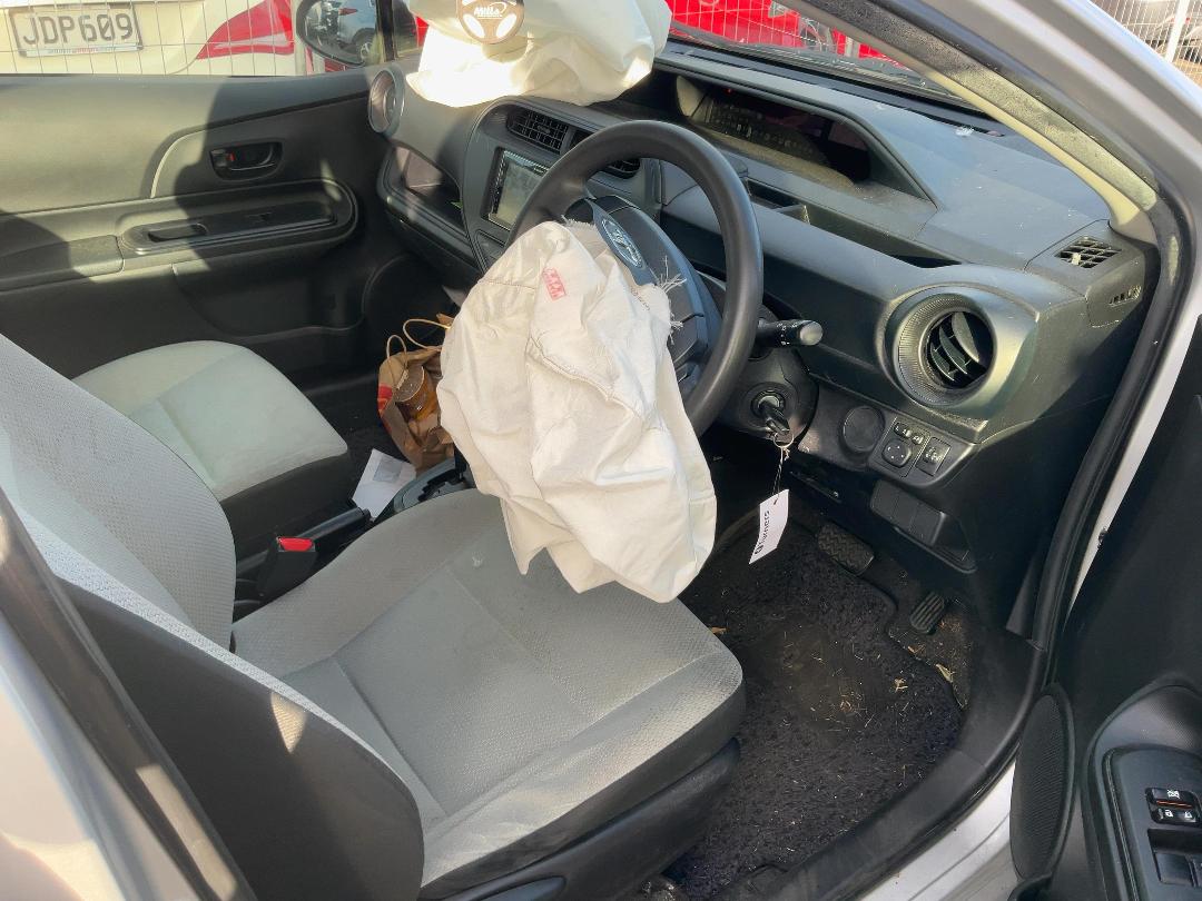 Photo '13' of Toyota Aqua Hybrid