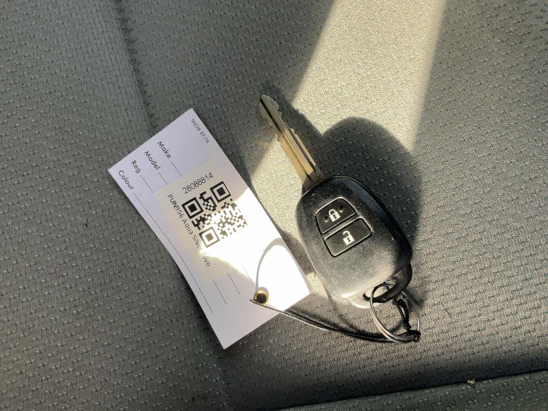 Photo '15' of Toyota Aqua Hybrid