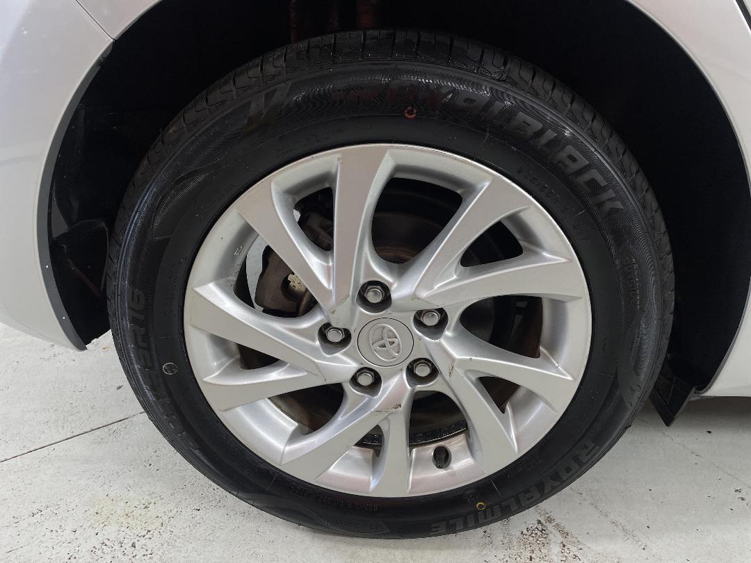 Photo '12' of Toyota Auris