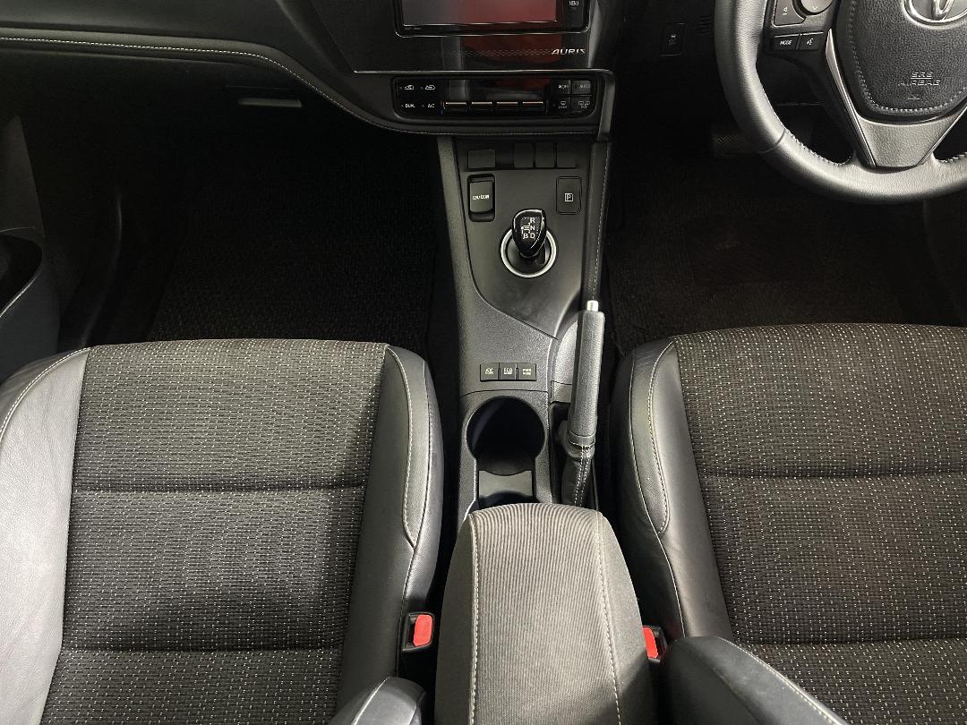 Photo '18' of Toyota Auris