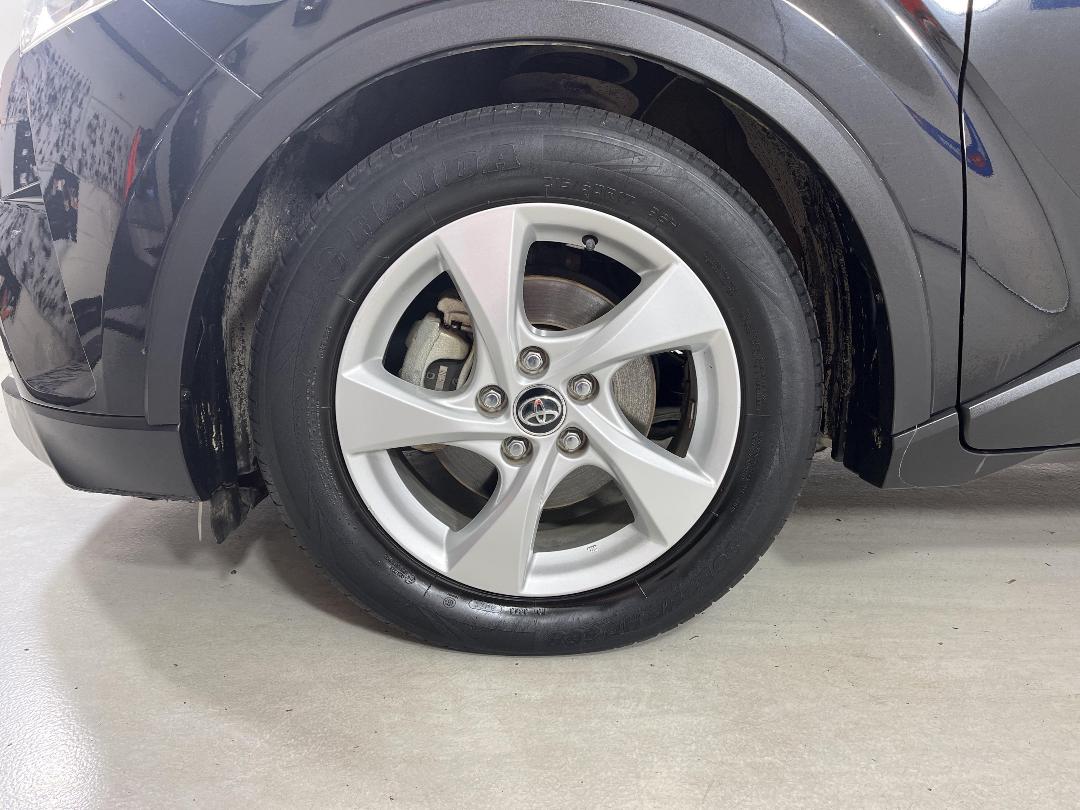 Photo '10' of Toyota C-HR