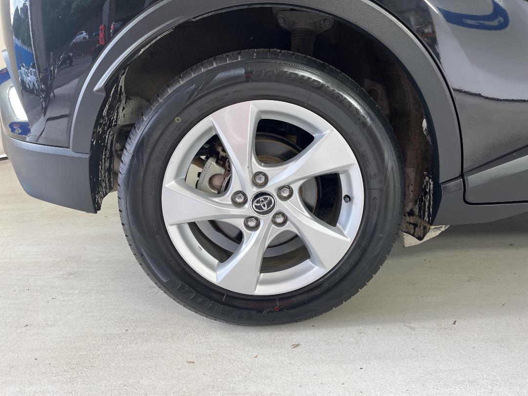 Photo '12' of Toyota C-HR