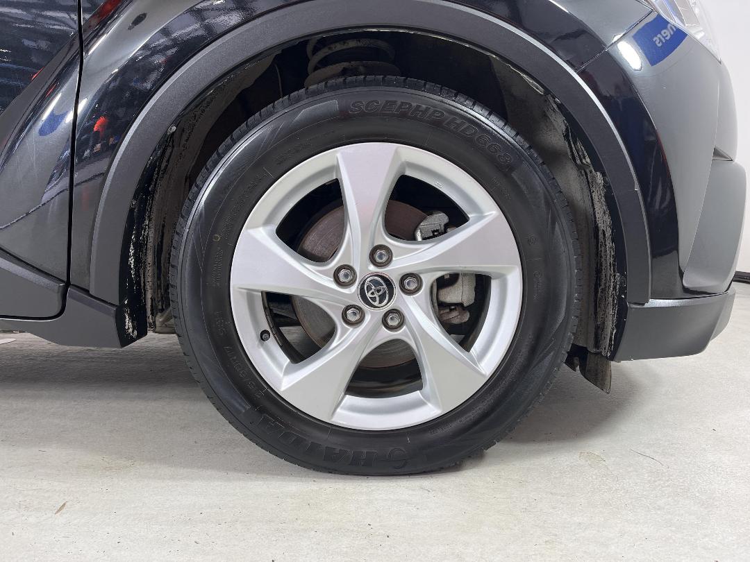 Photo '9' of Toyota C-HR