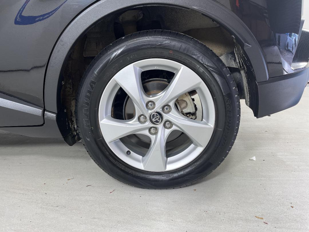 Photo '11' of Toyota C-HR