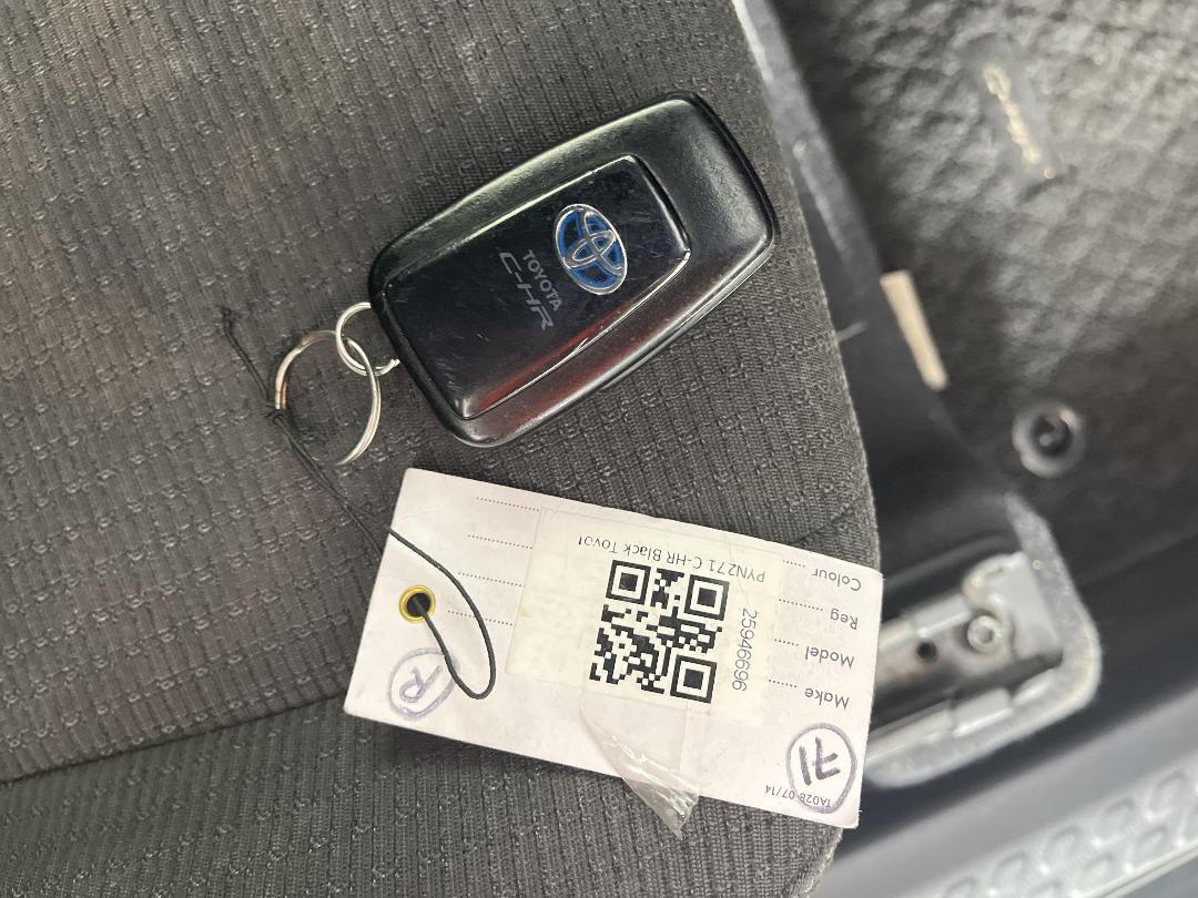 Photo '22' of Toyota C-HR