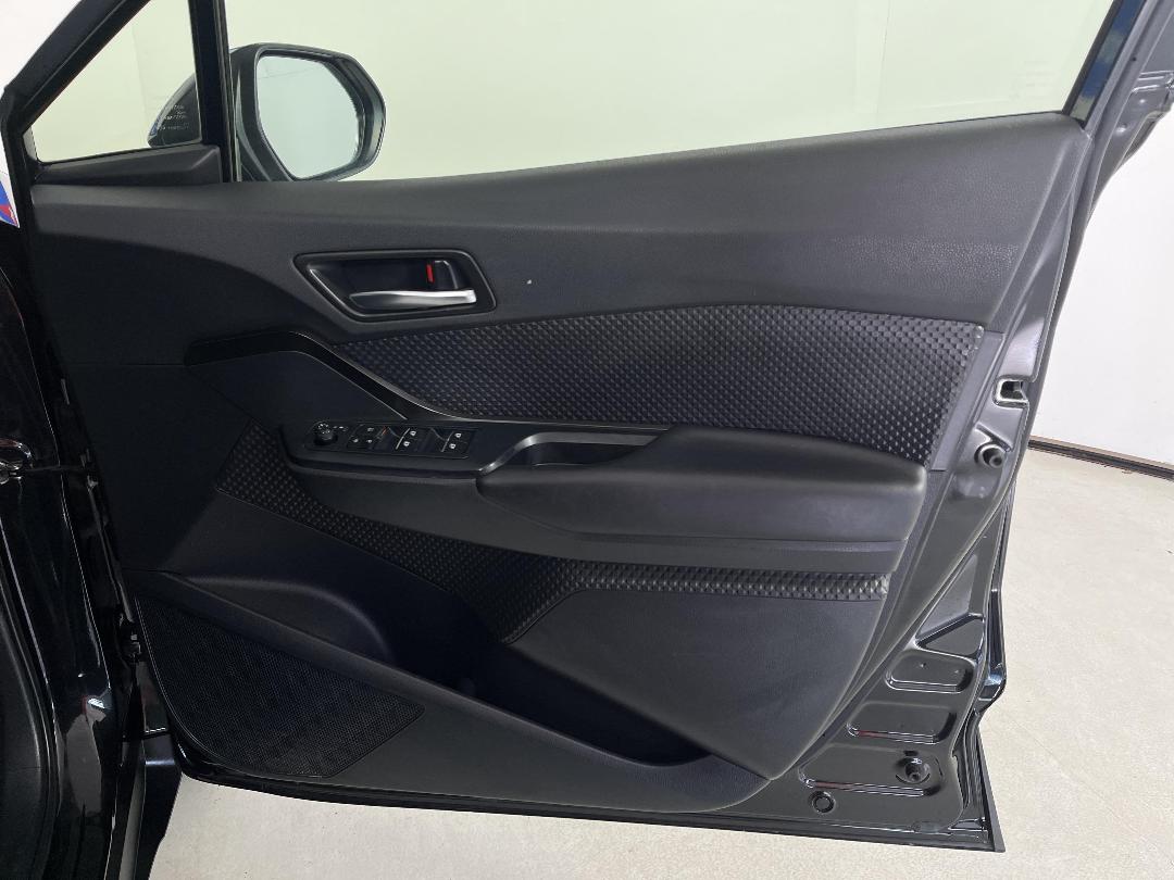 Photo '15' of Toyota C-HR