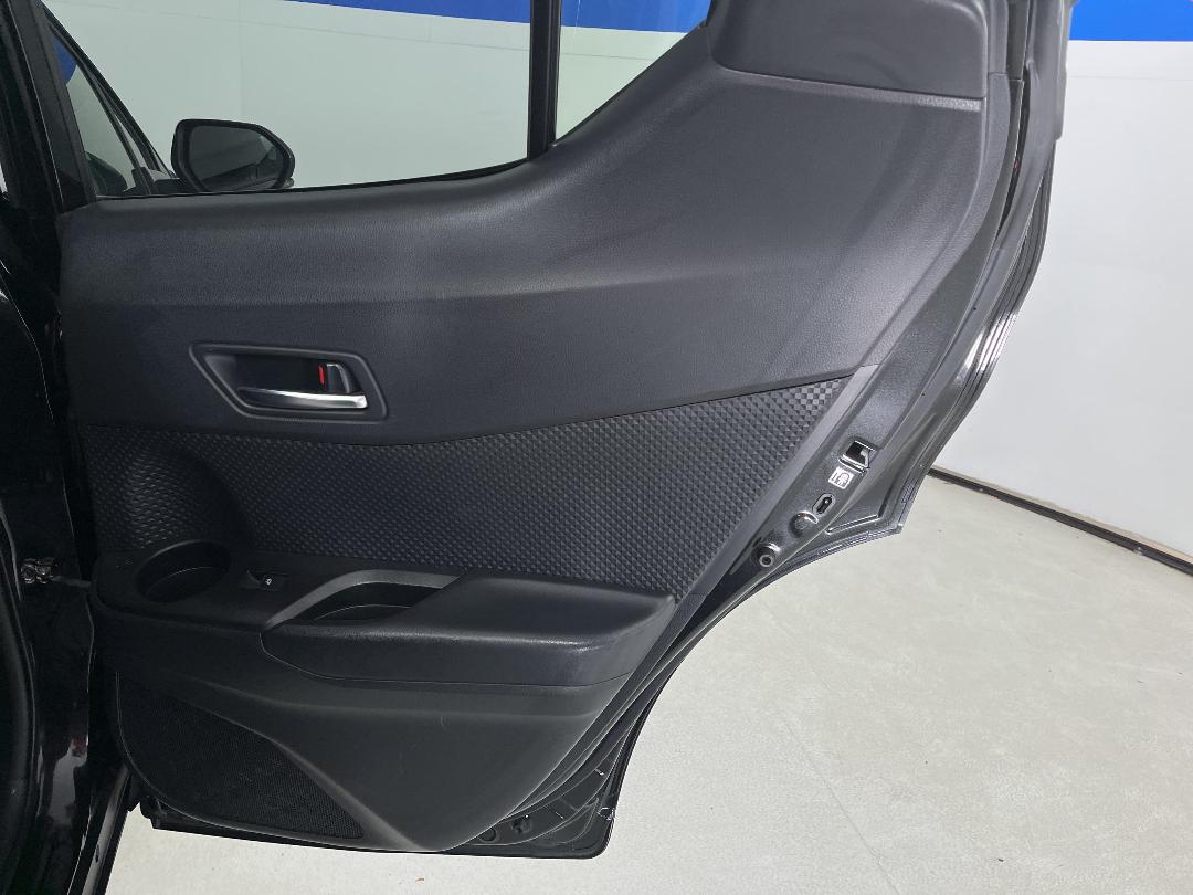 Photo '19' of Toyota C-HR