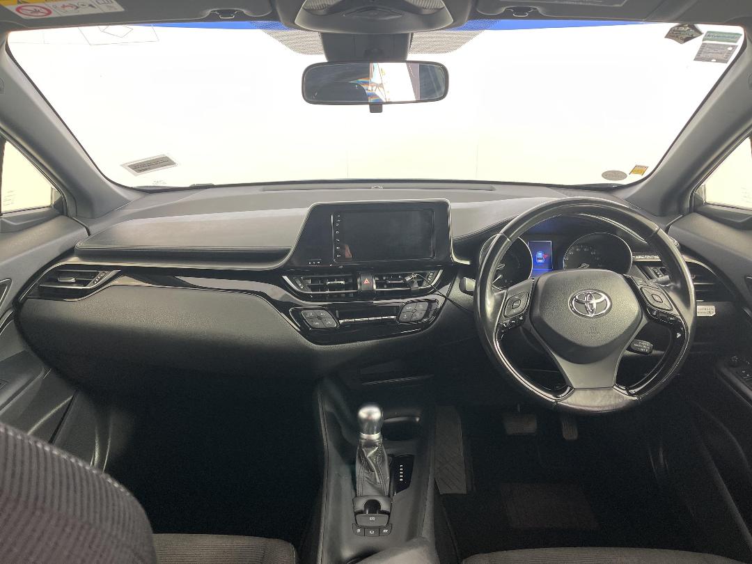 Photo '17' of Toyota C-HR