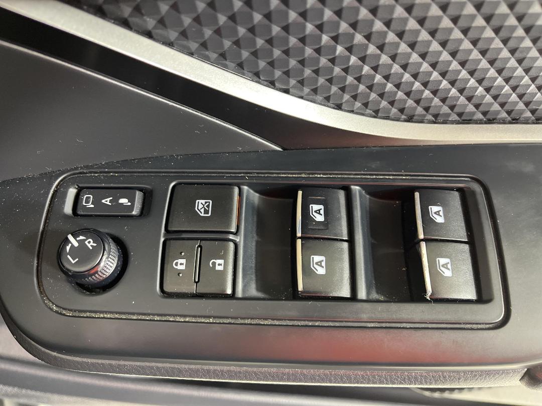 Photo '27' of Toyota C-HR