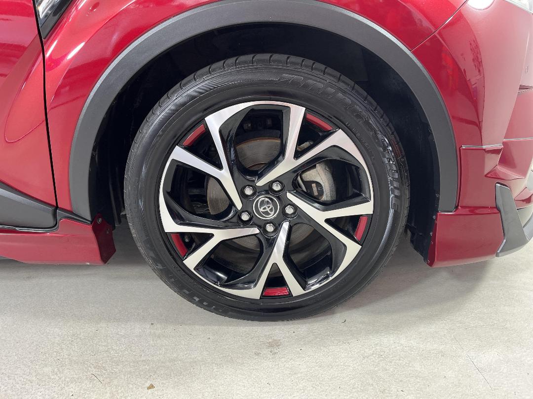 Photo '9' of Toyota C-HR