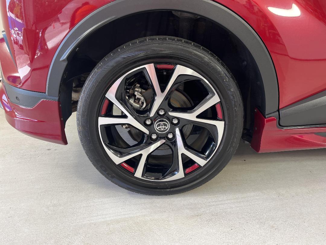 Photo '12' of Toyota C-HR