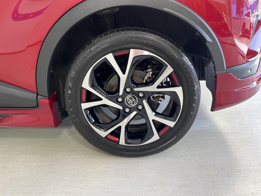 Photo '11' of Toyota C-HR